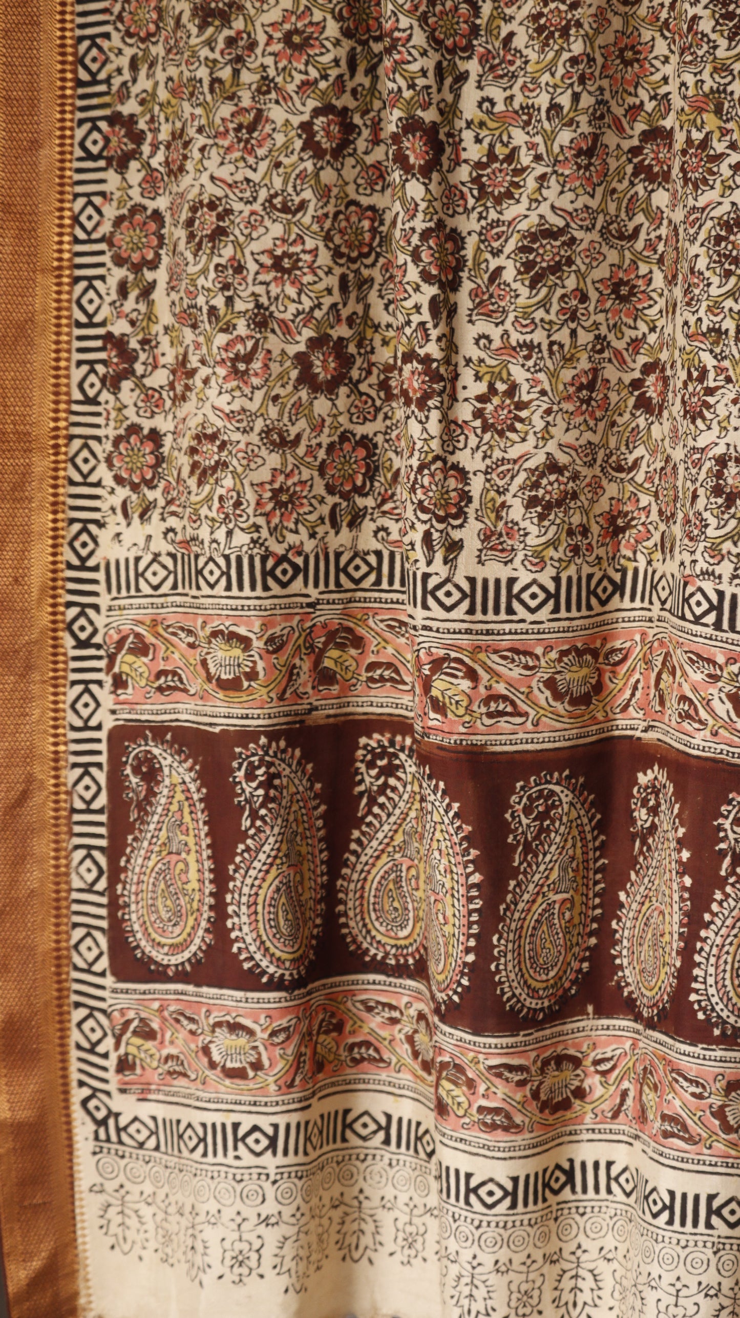 Yashasvi - Silk Dupatta/Nizam Border